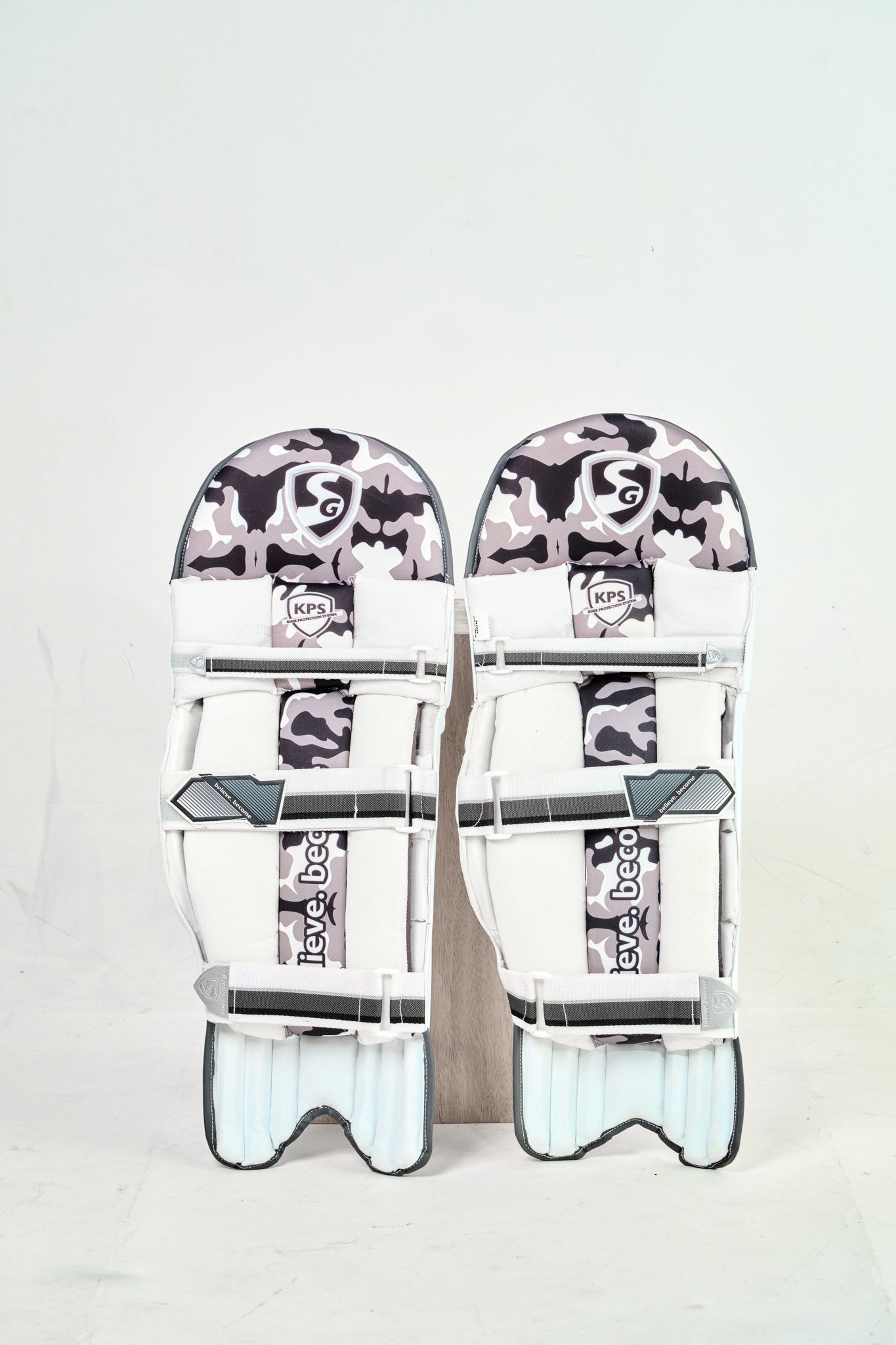 SG KLR Lite Batting Legguard Mens RH